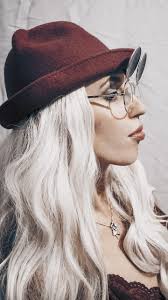 Plus de 70 000 images de John Persons Blonde et de Femme