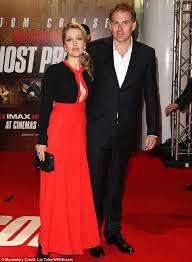 Julian ozanne is the husband of gillian anderson with whom she was married in 2004 and got divorced in the year 2007. Gillian Anderson Twice Divorced With Husbands And Mother Of 3 Children Opens Up About Her Relationship Status