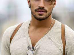 Militaire… mais long sur le dessus! Coiffure Homme 2021 Les Coupes De Cheveux Pour Homme Qui Font Craquer Les Filles