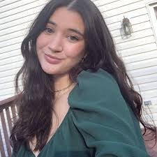 Alicia Bennett's Instagram, Twitter & Facebook