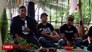 Selesai memanen kopi, dan bersiap pulang, petani kopi malah diterkam harimau, istri dan saksi lainnya hanya bisa menyaksikan dari pondok. Gempur Dukung Petani Kopi Di Kabupaten Malang Tingkatkan Daya Jual Times Indonesia