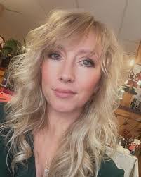 Shana Morton's Instagram, Twitter & Facebook