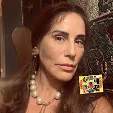 Aghata Moreira de vacaciones. Ella grabará un nuevo filme cinematográfico  en Bahía pero antes está promocionando el perfume de Antonio Banderas  Enhorabuena ✨ TIERRA DE DESEOS ✨