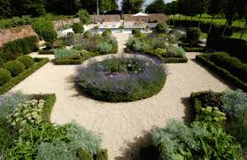 Formal Boxwood Edged Garden Leads To Pool Built By Arun Landscapes And Designed By Mckelvey Wise Via Ww Parterre Garden Formal Garden Design Garden Buildings
