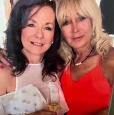 This is how the brain learns to read (on the left side). Please abandon  whole language learning, as it trains the right side, which is NOT where  learning to read takes place.