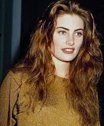 Can Someone Describe Her Haircut In This Photo Is It Layered Femalehairadvice 90s Grunge Hair Beauty Hair Beauty