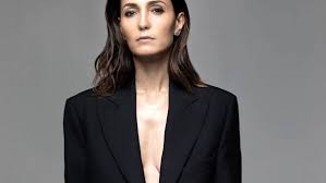 Ex modella, nel 1999 ha partecipato a miss italia classificandosi al terzo posto. Caterina Balivo Si Sfoga La Crisi Pagata Dalle Donne Mio Marito Non E Maschilista Ma