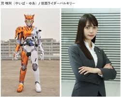 仮面ライダーゼロワン a i m s の男女2人が仮面ライダーバルカンとバルキリーに変身 pr映像でゼロワン変身ポーズが明らかに 仮面ライダー 若いモデル 変身