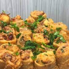 Ambil bergedil popia tadi, celupkan bergedil tadi ke dalam telur dan terus masuk kuali untuk digoreng. Ni Dia Cara Buat Popia Bergedel Keenakan Dua Dalam Satu