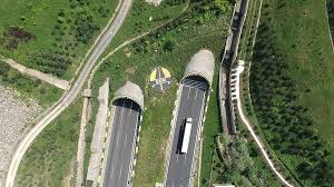 Bolu ile ankara arası 191 km ve 2 saat, 44 dakikadır. Batiyi Doguya Yakinlastiran Yol Bolu Dagi Tuneli
