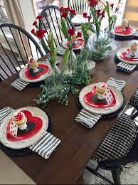 When i envisioned my simple valentine table, the one thing i wanted to be cautious of was the overuse of red. 20 Valentine Table Decorations Easy Magzhouse