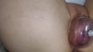 Usando una bomba de coño para hinchar los labios de mi vagina y grabar como  se hincha
