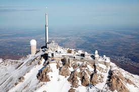Le pic du midi, où l'on a établi la cartographie lunaire pour la nasa en 1969, est le plus ancien observatoire astronomique de haute montagne du monde. Observatoire Du Pic Du Midi France Pic Du Midi Midi Pyrenees Pyrenees