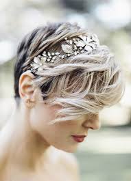 Would you like your hairstyle to stand out and be the talk of the town on your wedding? Wedding Hairstyles For Short Hair Chwv
