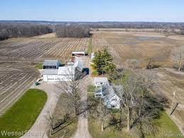 72121 Mcfadden Rd, Armada, MI 48005