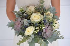 Ihr steckt mitten in den hochzeitsvorbereitungen. Blaugrauen Brautstrauss Selber Binden Diy Hochzeits Reihe Teil 1 Blumigo
