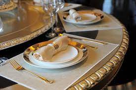 Saat ini banyak sekali ditemui model meja makan dari gambar model meja makan terbaru dengan kursi meja makan unik. Kenali 6 Jenis Alat Makan Dalam Table Setting Jamuan Resmi Berkelas