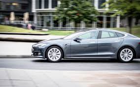 The new tesla roadster will arrive in 2020. Tesla Roadster L Option Spacex Lui Permettrait De Passer De 0 A 100 Km H En 1 Seconde