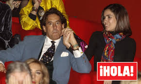 Álvaro de Marichalar presume de novia en Sevilla