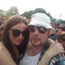 Hi guys We are ordering pizza for tonight from the restaurant runner.Just  wondering about the size of them?There two adults and three kids?