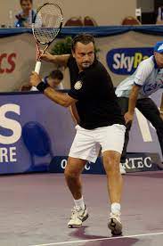 En plus d'être un joueur de tennis talentueux, il était un homme tenace et constant, tant dans ses activités sportives que dans l'exercice de ses. Henri Leconte Wikipedia
