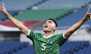 El defensor de 22 años, que ha formado parte del proceso de la selección mexicana que participará en los juegos olímpicos de tokio , renovó por un par de años más su contrato con los pumas , equipo al que arribó para el clausura 2020. Av1offfhdgybzm