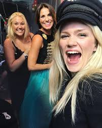 GIRLS!!! ❤️❤️❤️ @lisastadell @nikhiewallros #GIRLS #idaredig #godmorgon  @diggiloo