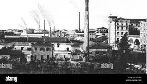English: Ice factory in Verona in about 1910 Italiano: Fabbrica del  ghiaccio in via Basso Acquar a Verona, in una foto depoca . circa 1910.  Unknown 10 Bassoacquarfabbricaghiaccio Stock Photo - Alamy