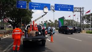Maksud warna papan tanda jalan raya. Buat Yang Belum Tahu Ini Arti Warna Dan Jenis Rambu Lalu Lintas Kumparan Com