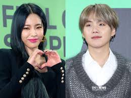 Tak hanya sekali, suga bts kerap dipilih secara langsung oleh beberapa penyanyi untuk menjadi produser lagu mereka. Begini Reaksi Member Bts Saat Lagu Suga Dibawakan Heize Di Panggung Mma 2019