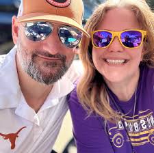 Falon Brown WBRZ lisas uue foto.