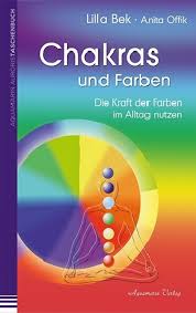 Dieses chakra sitzt an der basis der wirbelsäule und ermöglicht uns die erdung und hilft, uns mit der universellen energie zu verbinden. Chakras Und Farben Buch Von Lilla Bek Versandkostenfrei Bei Weltbild De