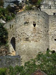 Its origins go back to the 13th century and it was modified at various times up to the last quarter of the 17th century. Larroque Toirac Mapio Net