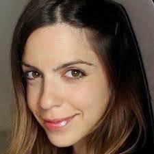 Elle Walker's Instagram, Twitter & Facebook