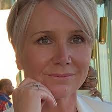 Michele Barker's Instagram, Twitter & Facebook