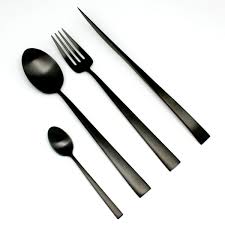 Un service de couverts de table complet regroupe tous les couverts utiles, et assortis, pour dresser une belle table. Couverts Noirs Brosse En Inox Cutipol Collection Duna Couverts Design Couverts Modernes Couvert