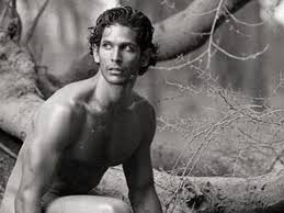 His family moved to england where he lived until the age of seven. Milind Soman Hot Photo Pic Inside Milind Soman Sets Instagram On Fire With Hot Throwback Pic In Which He Strips Down To Nothing