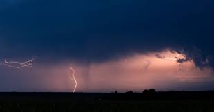 Orages, canicule : 12 départements placés en vigilance orange ce mercredi, l'alerte étendue à 17 jeudi
