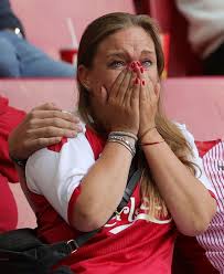 Danimarkalı yıldız christian eriksen kalp krizi geçirdi. Danimarka Futbol Federasyonu Ndan Eriksen Aciklamasi