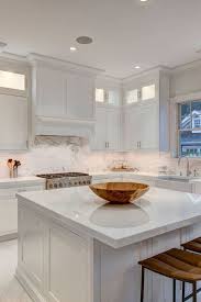 31 Luxury Calacatta Gold Marble Backsplash Countertop Ideas In 2020 White Kitchen Traditional Marble Kitchen Island White Marble Kitchen