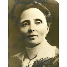 En este 10 de mayo compartimos la galería de las mamás de los últimos  Pontífices: 1. Mildred Agnes Martínez Baquié, madre de León XIV. 2. Regina  María Sívori, madre de Francisco. 3.