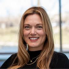 I am excited to share that I received the GR8PL8 and the Initial  Registration Representative Crown for the month of February! 💚🚘This past  month I helped train two new hires, shadowed a