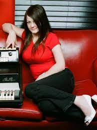 Meg White - Free pics, galleries & more at Babepedia