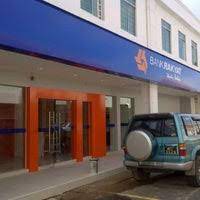 Acehnese forces captured the sultan's widow and children, brought them back to aceh. Bank Rakyat 1 Tip