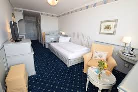 Das apartment verfügt über 2 schlafzimmer und eine küche mit einem geschirrspüler und einer mikrowelle. Doppelzimmer 40 Qm Aufnahme Von Hotel Wiking Sylt Tripadvisor