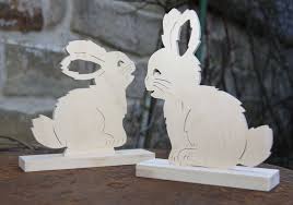 Besorgen sie sich aus zeitschriften oder aus dem internet eine passende vorlage für ihren hasen. Laubsage Hase Als Osterdeko Ostern Basteln Holz Laubsagearbeiten Ostern Osterdeko