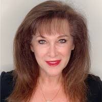 Julie Oien's Instagram, Twitter & Facebook