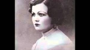 Η ηθοποιός μεταξύ άλλων μίλησε για τη γνωριμία της με τον αλέξανδρο ωνάση. Rixnw Spaggo Zwzw Sapoyntzakh