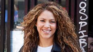Lopez, born in the bronx to puerto rican parents, sang her. Shakira Just Dyed Her Hair Fire Engine Red See The Photos Allure