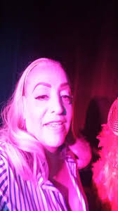 Hoy Martes Vestida de Musicales a las 9 pm